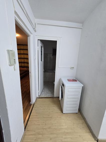 Apartament cu 2 camere decomandat în Tractorul