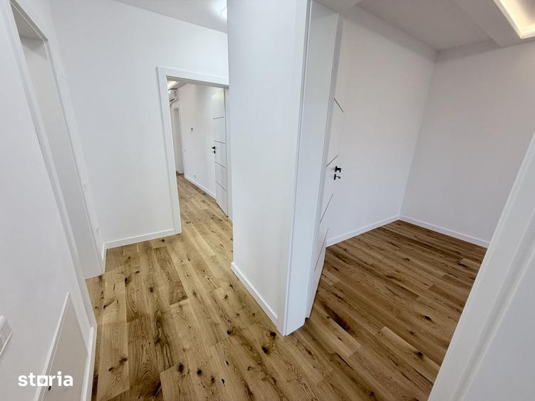 Casă cu 5 camere cu Teren 242 Mp în Glina
