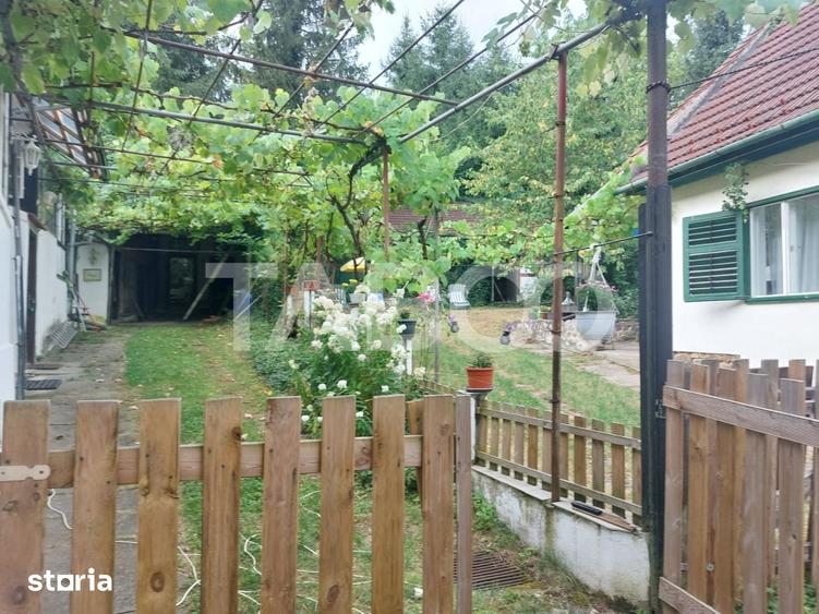 Casă cu 6 camere cu Teren 1100 Mp în Central
