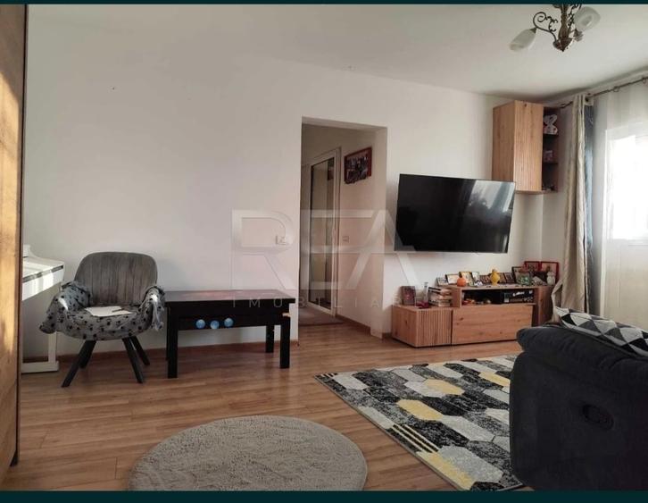 Apartament cu 4 camere decomandat, mobilat în Rahova