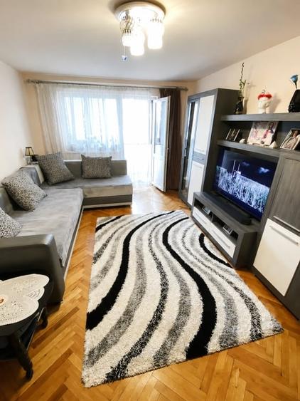 Apartament cu 3 camere decomandat, mobilat în Cetate