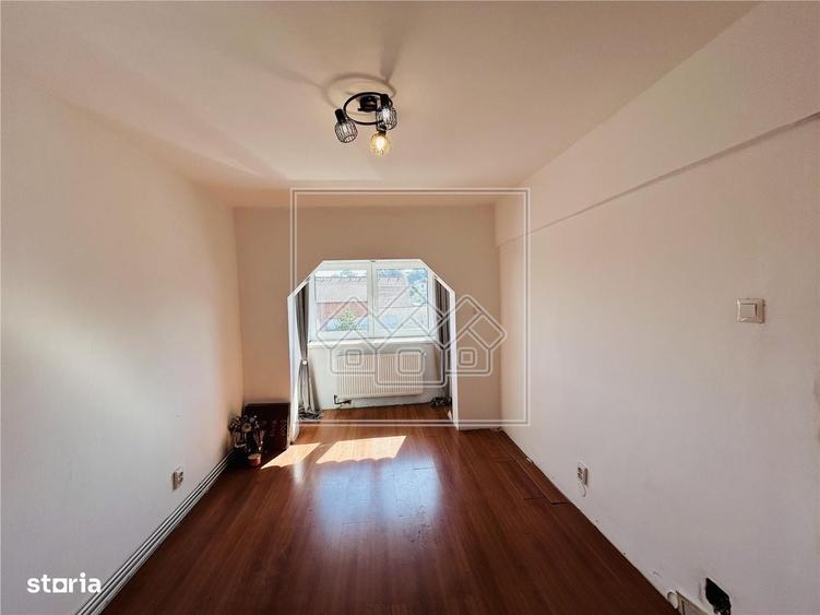 Apartament cu 2 camere decomandat în Ștrand