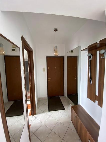 Apartament cu 3 camere semidecomandat, mobilat în Unirii