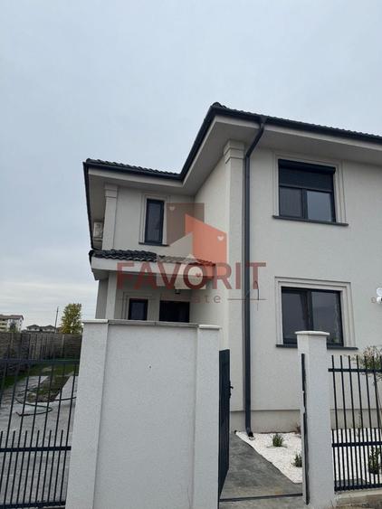 Duplex cu 4 camere cu Canalizare în Giroc