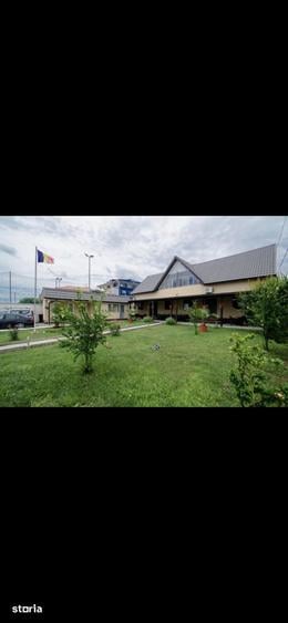 Casă cu 10 camere cu Teren 700 Mp în Costinești