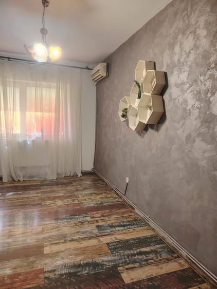 Casă individuală cu 18 camere cu Teren 1300 Mp în Bucium