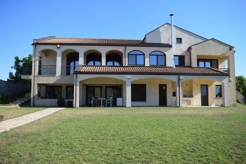 Casă individuală cu 9 camere cu Piscina în Snagov