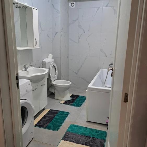 Apartament cu 3 camere decomandat în Exterior Vest
