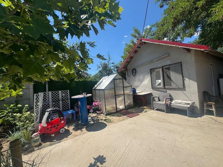 Casă individuală cu 9 camere cu Canalizare în Periș