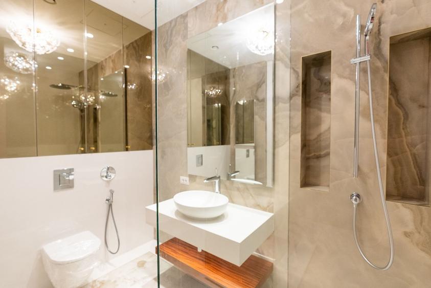 Apartament cu 4 camere semidecomandat, mobilat în Dorobanți