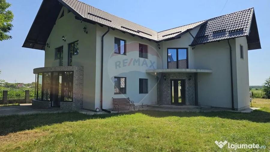 Casă cu 6 camere cu Teren 3600 Mp în Hănțești