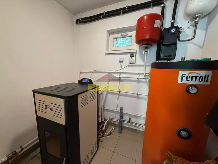 Casă individuală cu 4 camere cu Teren 1800 Mp în Periferie