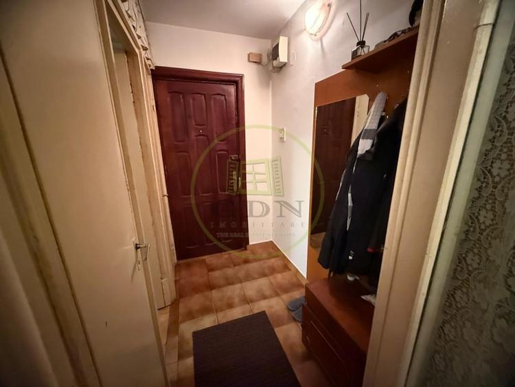 Apartament cu 2 camere semidecomandat, mobilat în Craiovița Nouă