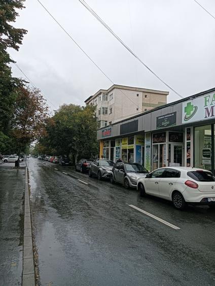 Spațiu comercial, de 33 mp, în Micro 17
