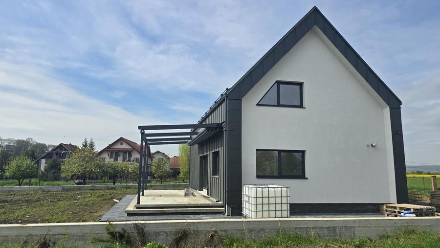 Casă cu 4 camere în Sângeorgiu de Mureș