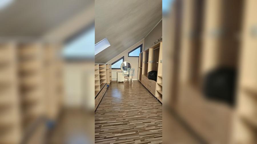 Casă cu 5 camere cu Teren 2400 Mp în Centura