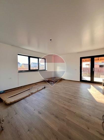 Duplex cu 4 camere cu Teren 350 Mp în Tărlungeni