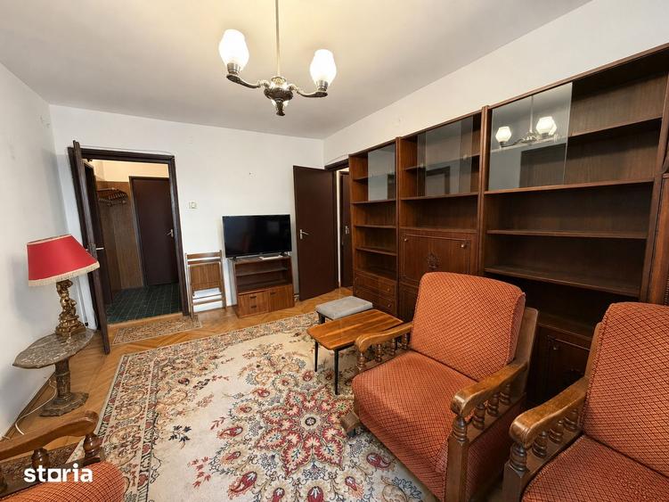 Apartament cu 3 camere decomandat în Titan