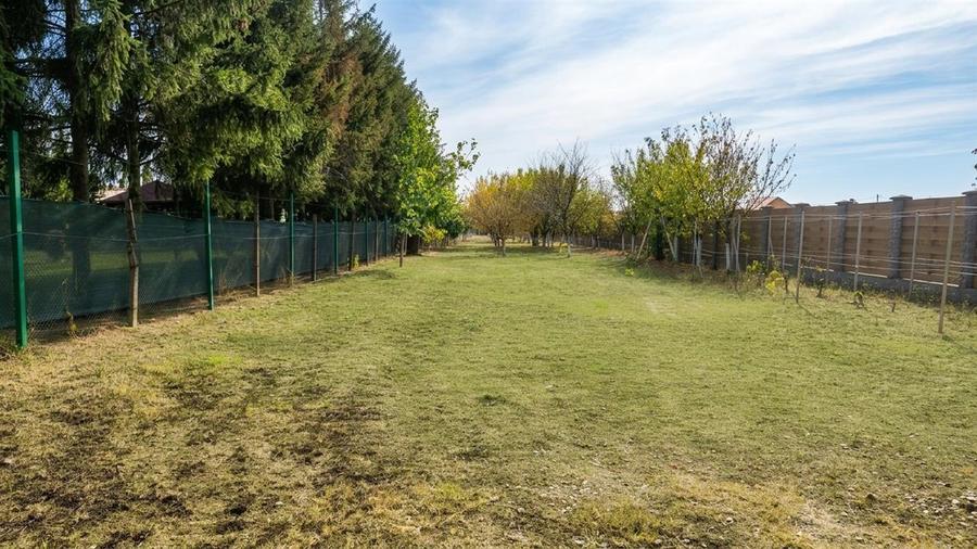 Teren intravilan de 2052 mp, în Sântandrei
