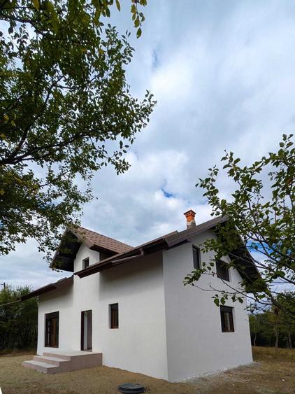 Casă cu 4 camere în Hârsa