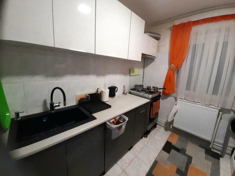 Apartament cu 3 camere semidecomandat în Central
