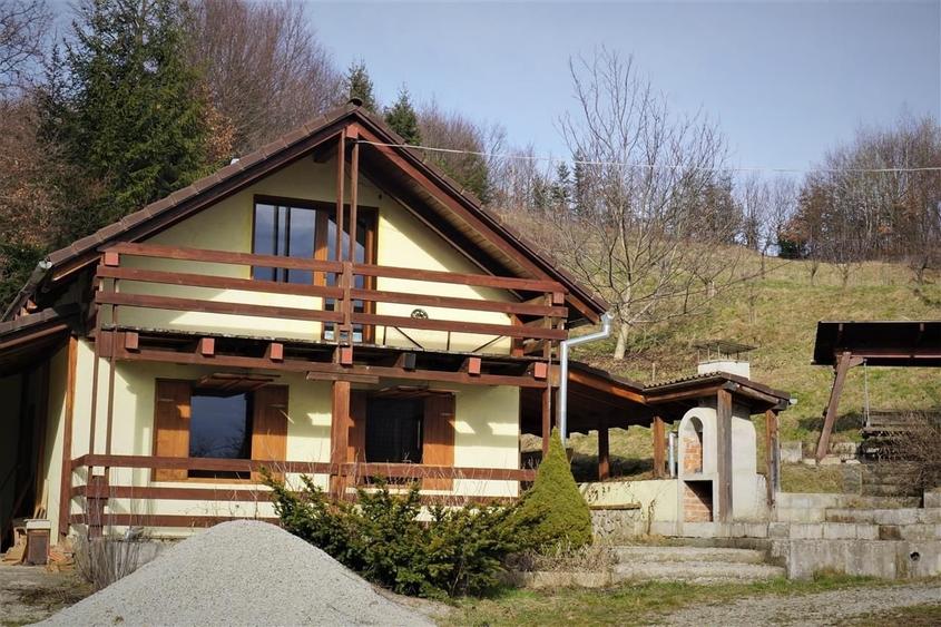 Casă individuală cu 4 camere cu Canalizare în Strâmba