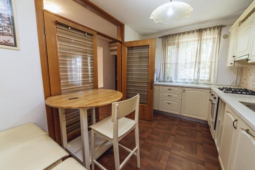Apartament cu 3 camere decomandat, mobilat în Giulești