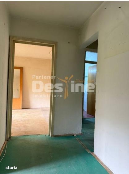 Apartament cu 4 camere decomandat în Rahova