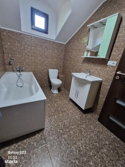 Casă cu 5 camere cu Teren 300 Mp în Roșu
