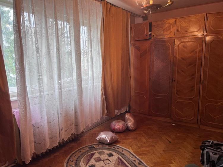 Apartament cu 4 camere semidecomandat în Gojdu