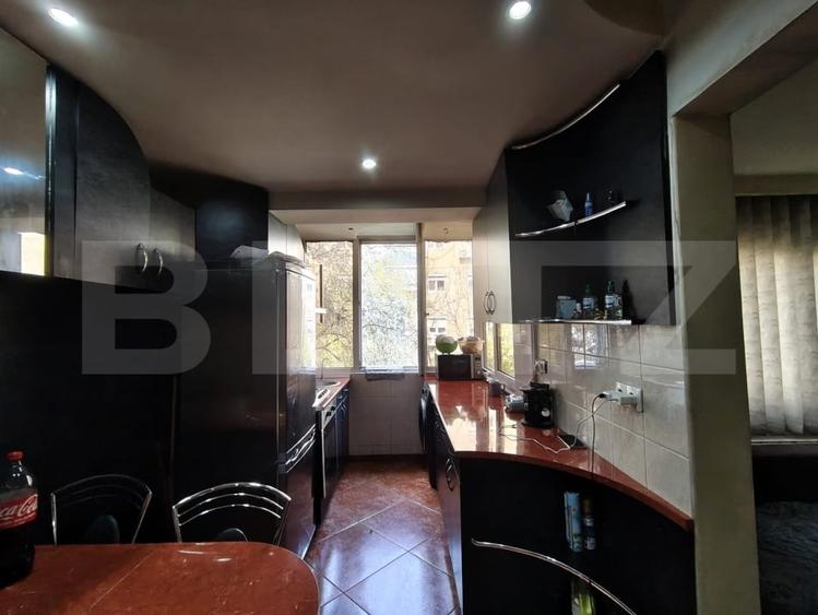Apartament cu 3 camere decomandat, mobilat în Dacia