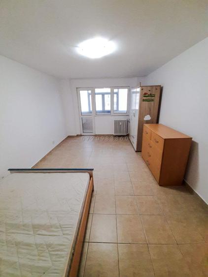 Apartament cu 3 camere semidecomandat în Drumul Taberei