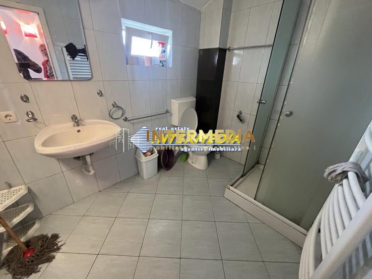 Casă individuală cu 4 camere cu Canalizare în Cetate