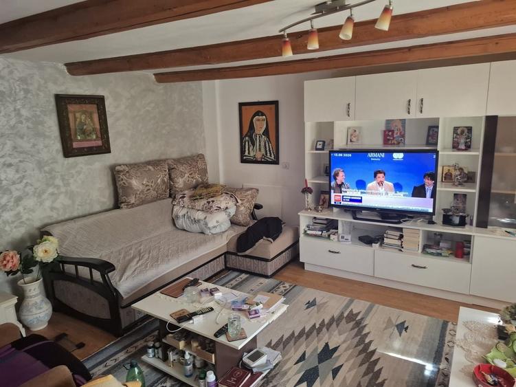 Casă individuală cu 3 camere cu Canalizare în Exterior Vest