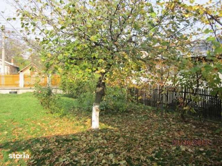 Teren de 4860 mp, în Central