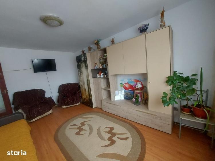 Apartament cu 3 camere decomandat în Micro 11