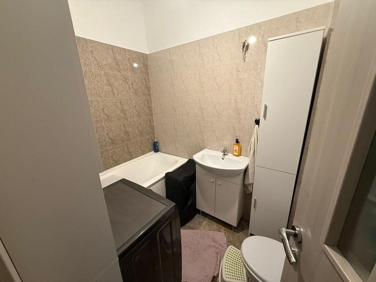 Apartament cu 3 camere decomandat, mobilat în Gorjului