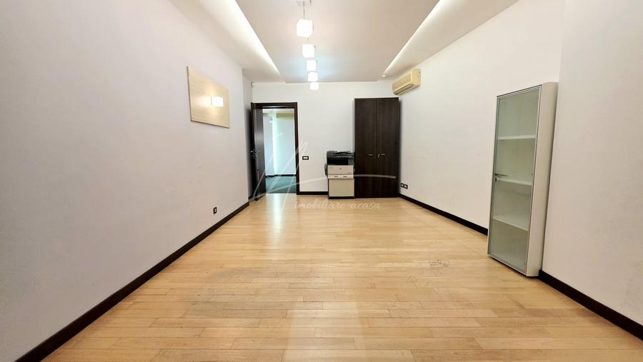 Casă individuală cu 6 camere cu Canalizare în Unirii