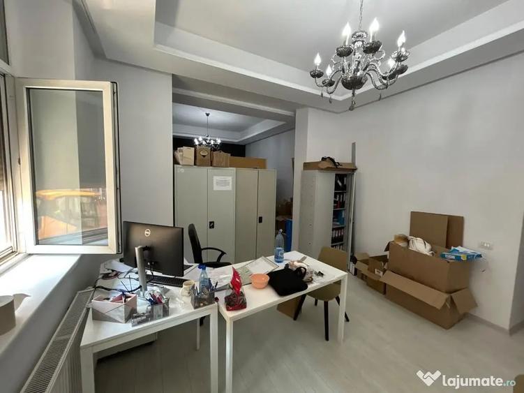 Apartament cu 4 camere semidecomandat în Universitate