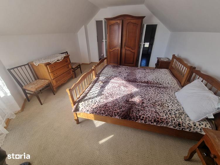Casă cu 4 camere cu Teren 1202 Mp în Băcia