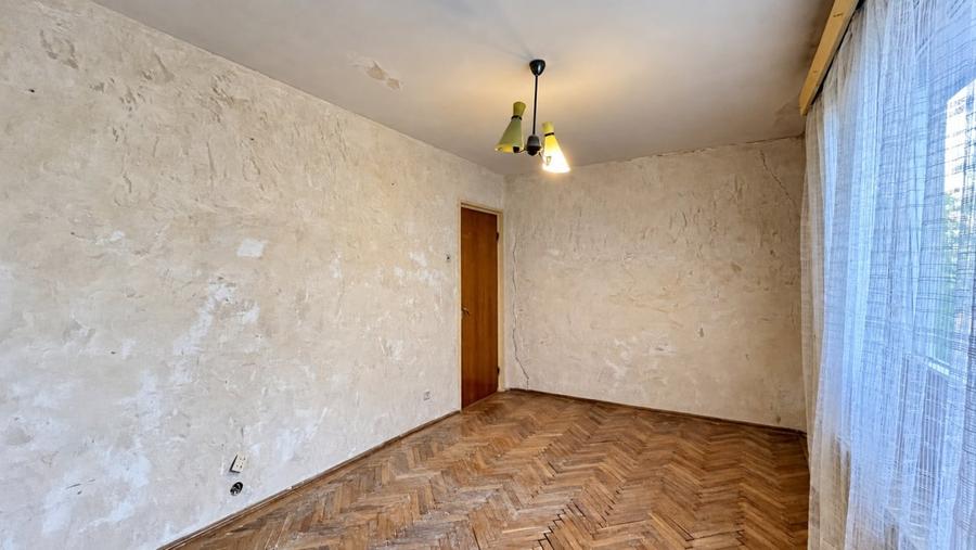 Apartament cu 3 camere semidecomandat în Titan
