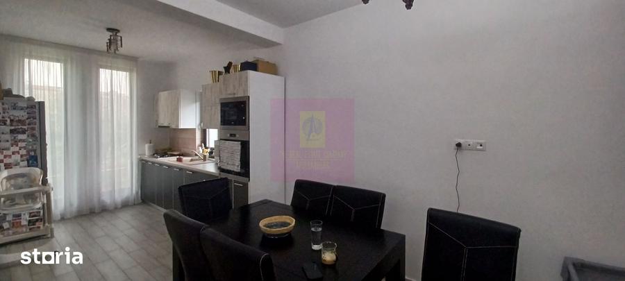 Casă cu 4 camere cu Teren 450 Mp în Săbăreni