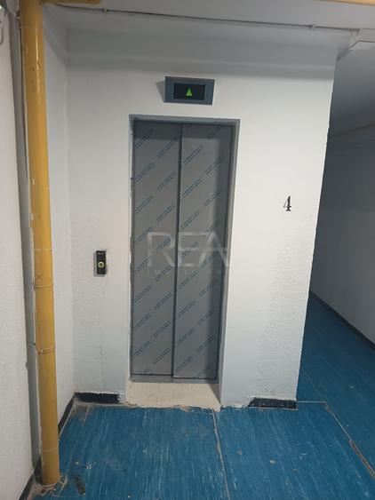 Apartament cu 3 camere decomandat în Berceni