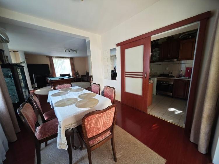 Casă individuală cu 5 camere cu Garaj în Ostratu