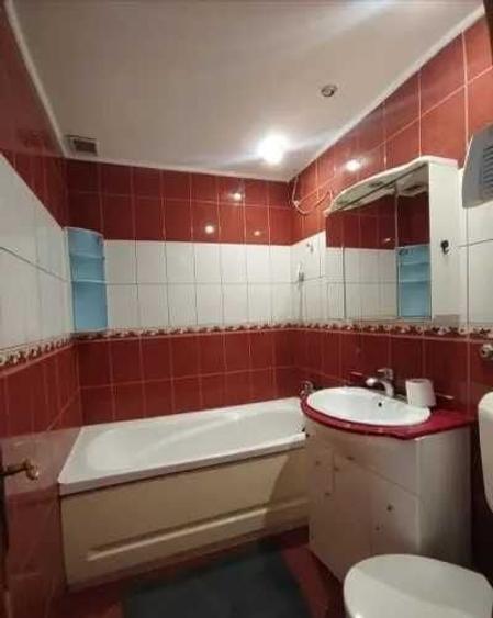 Apartament cu 3 camere decomandat în Sud
