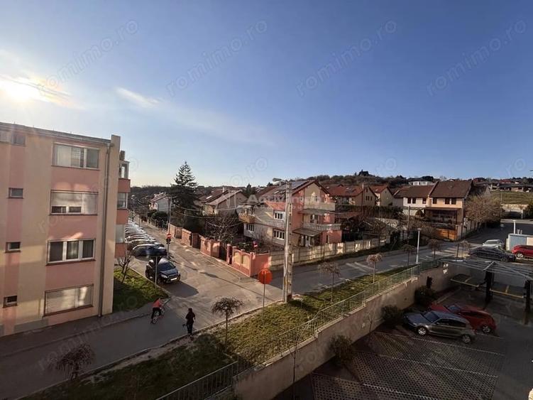 Apartament cu 3 camere decomandat, mobilat în Spitalul Județean