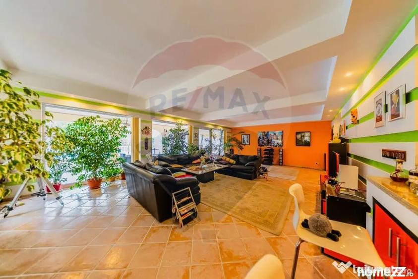 Casă cu 4 camere cu Teren 921 Mp în Subcetate