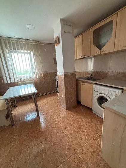 Apartament cu 4 camere decomandat în Micro 4