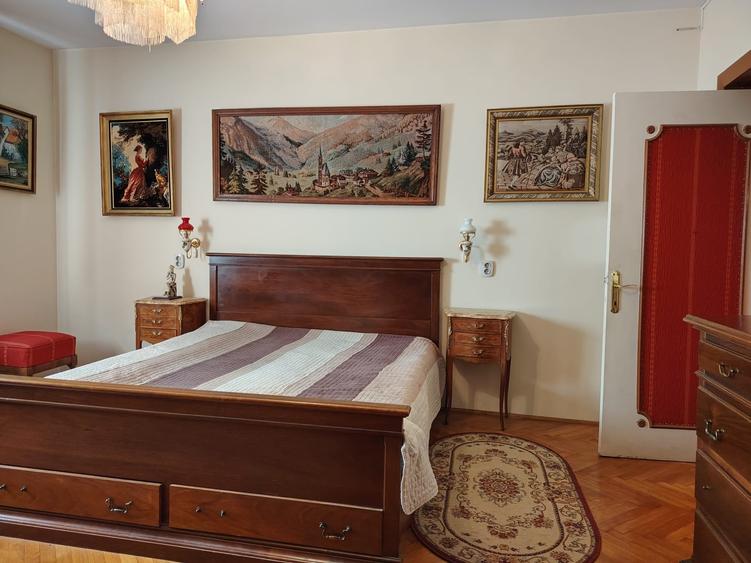 Duplex cu 7 camere cu Canalizare în Central