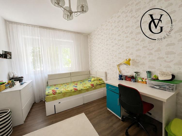 Casă individuală cu 10 camere cu Canalizare în Tei